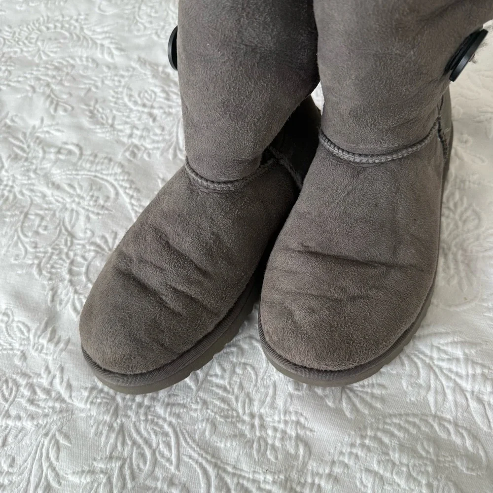 UGG Bailey Button Triplet II Winter Boots Size 6